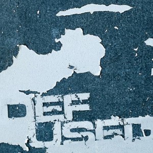 defused defused 300x300 20 fuentes modernas para descargar gratis