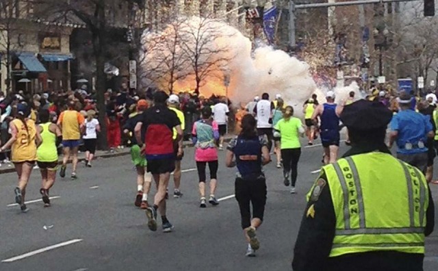 DAN LAMPARIELLO, Estados Unidos: El momento exacto del estallido de la bomba en el maratón de Boston