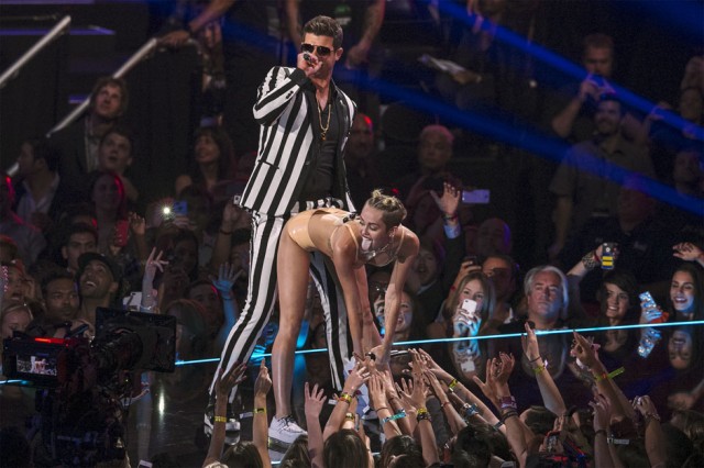 LUCAS JACKSON, Estados Unidos: Momentos en los premios MTV que generaron mucha polémica por la cantante Miley Cirus