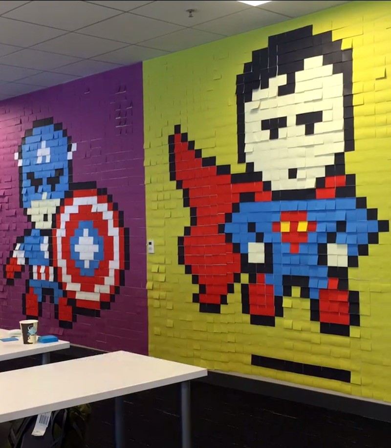  Mural de superhéroes hecho con  ,  Post-It